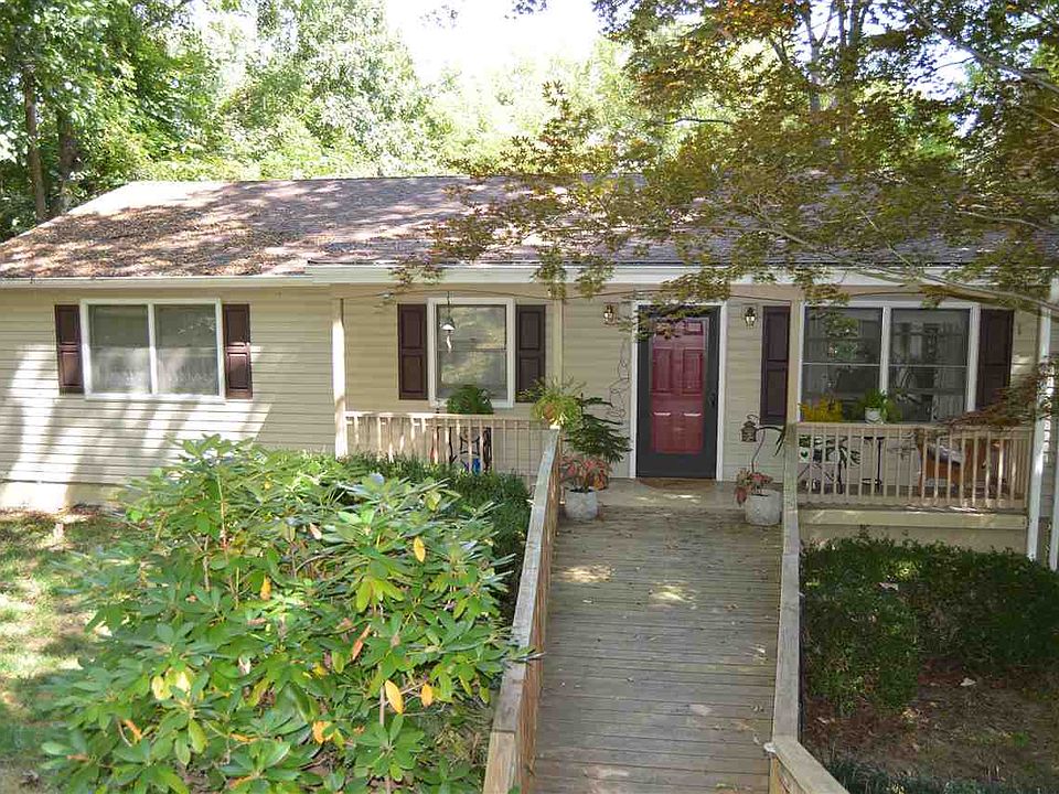 1st image of 568 Flower Dr