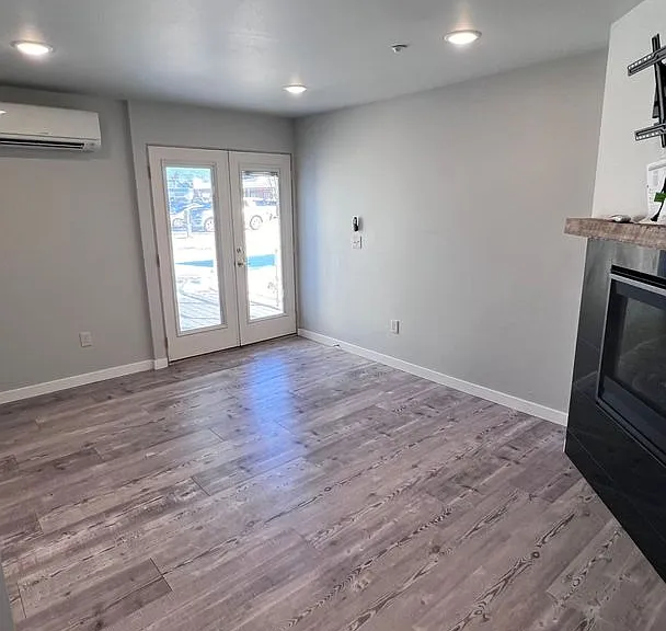 100 3rd St #1 — Photo 3
