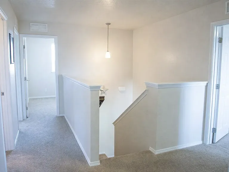 645 SW Miner St — Photo 9
