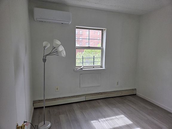 2nd image of 832 Bryant Ave #3