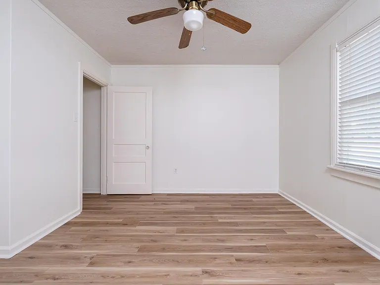 1808 Iris St — Photo 19