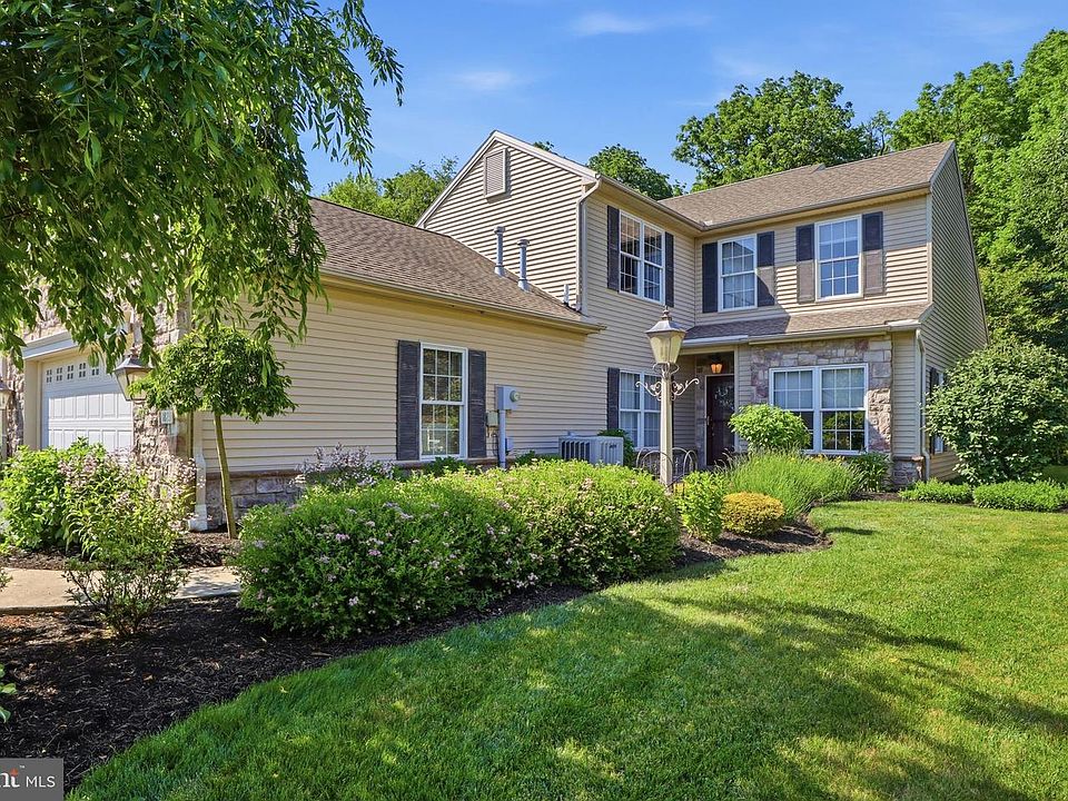1st image of 1823 Stone Hill Dr