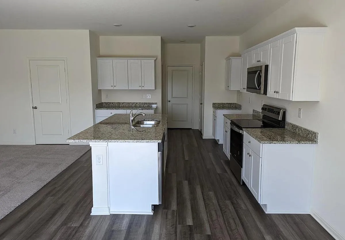 4 bed, 2.5 bath, 2121 sqft, $2,000 — Photo 4