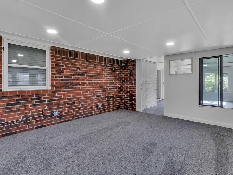 2319 E Robinson St — Photo 37