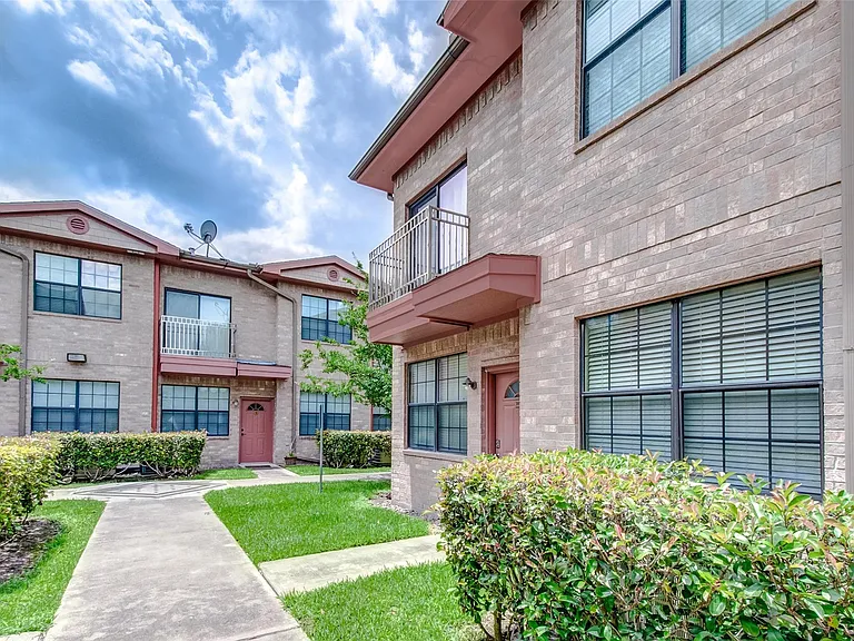 9400 Bellaire Blvd #202 — Photo 3