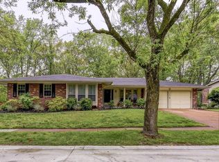 715 Inglestone Ct, Ballwin, MO 63021