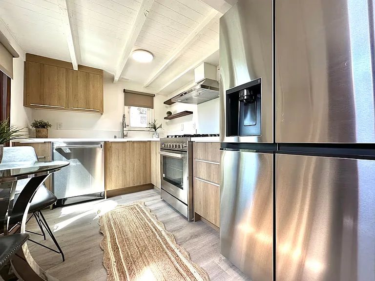 3259 Rowena Ave — Photo 7