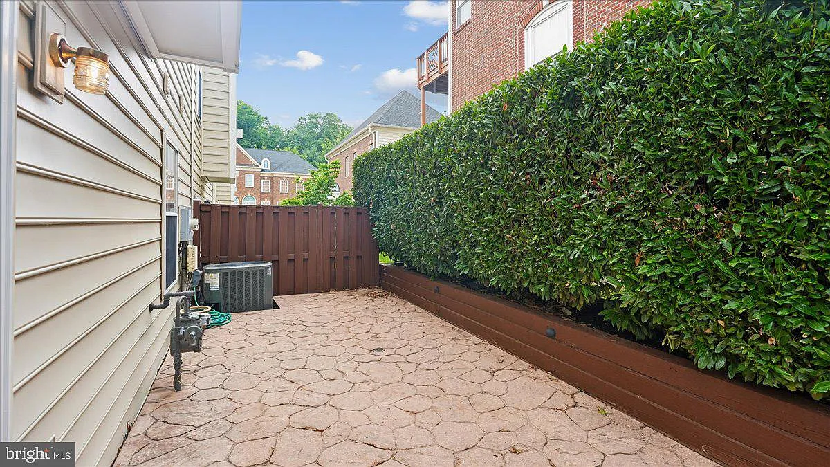 Medinah Homes Condo — Photo 4