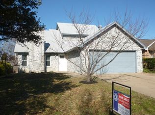5820 Stone Meadow Ln, Fort Worth, TX 76179