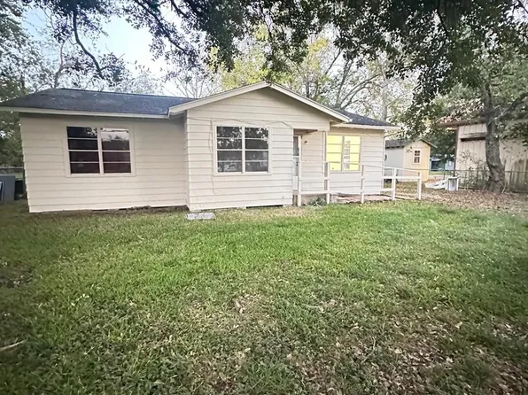 2108 Horn Rd, Bay City, TX 77414