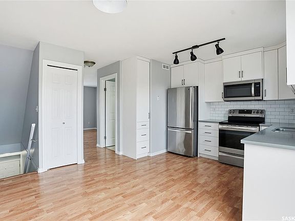 3rd image of 118 Pawlychenko Ln #35