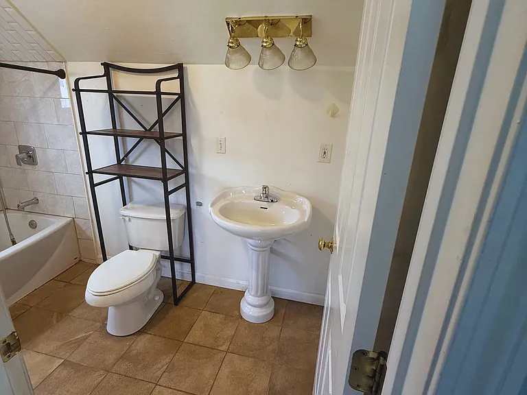 6 Hollis St — Photo 15