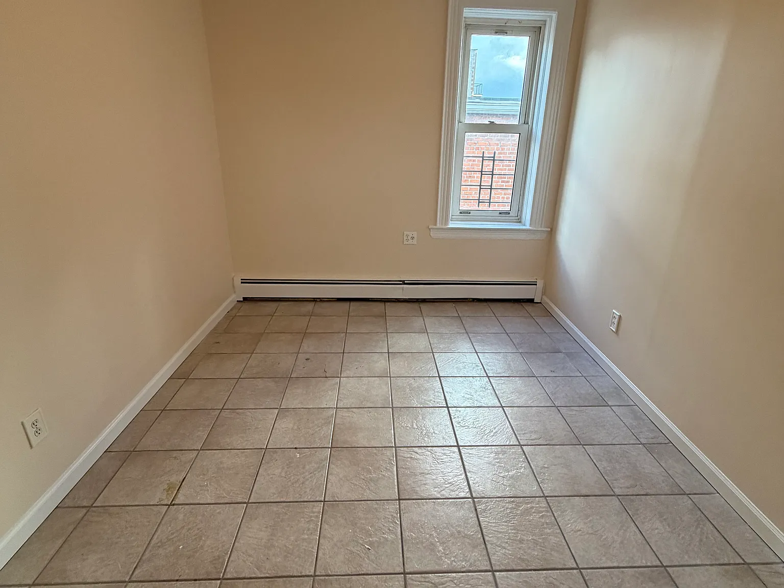 3 bed, 1000 sqft, $3,200 — Photo 3