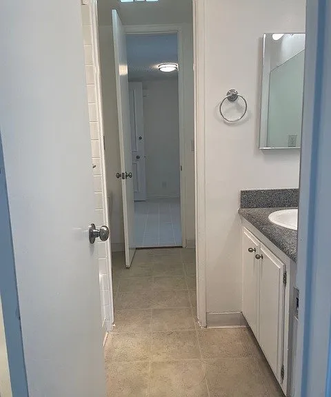 125 N Barrington Ave — Photo 6