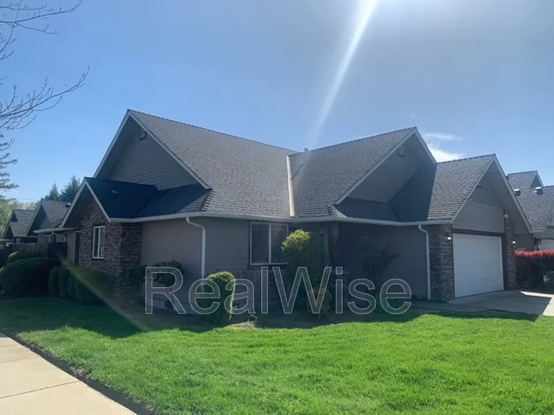 3 bed, 2.0 bath, 1559 sqft, $2,195 — Photo 2