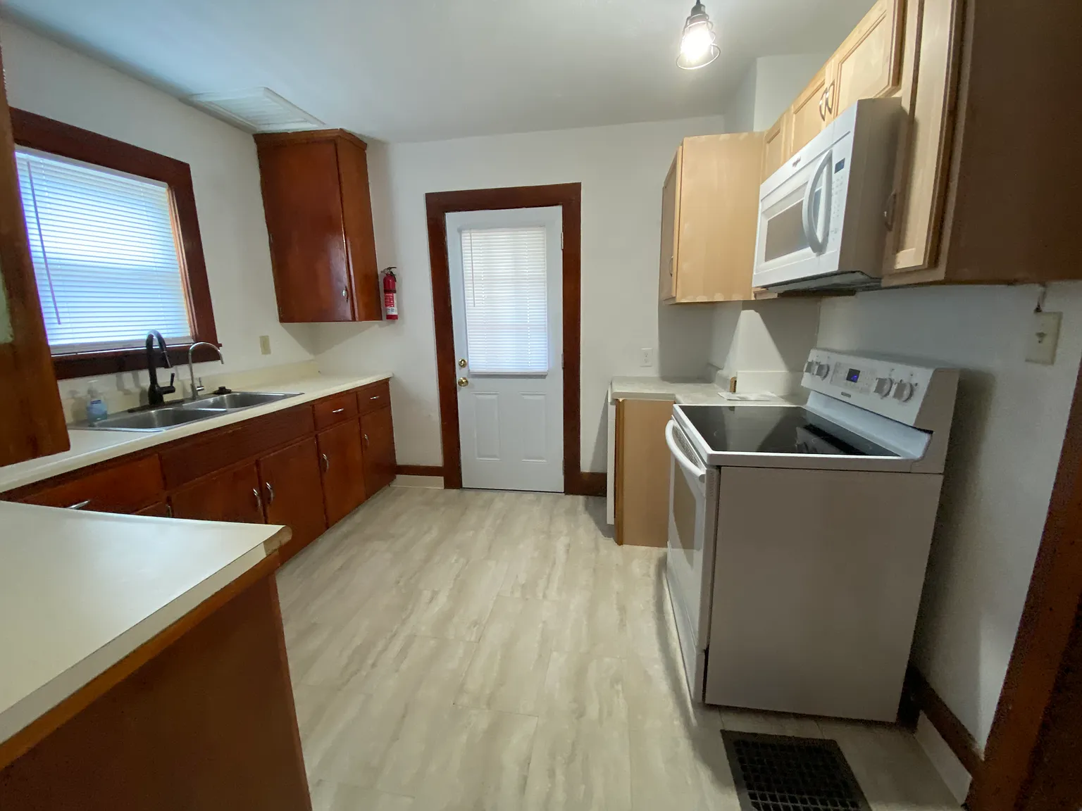 712 Lafayette Ave — Photo 2