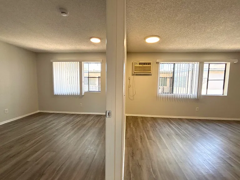 226 South Serrano — Photo 9