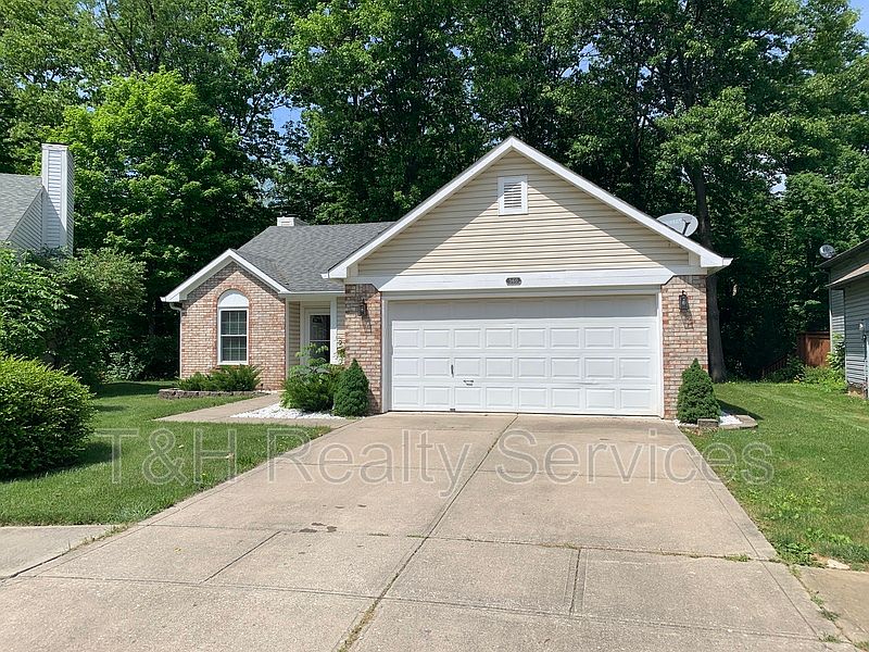 1st image of 560 Grand Woods Dr