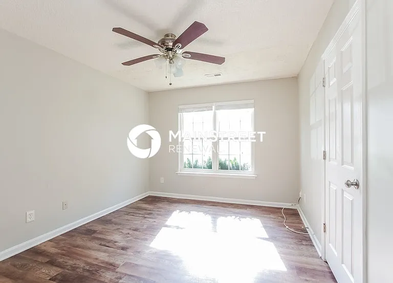 5425 Howard St — Photo 9
