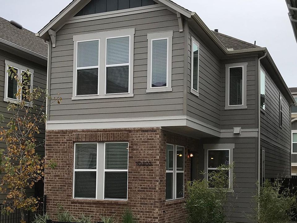 Front of home with fenced courtyard
