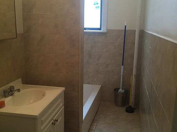 5th image of 18 E 21st St APT E2