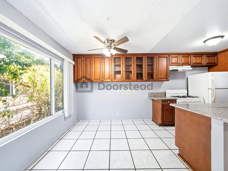 1826 S Bundy Dr #4 — Photo 8