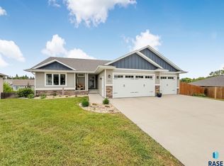 1302 Ripple Creek Rd, Dell Rapids, SD 57022