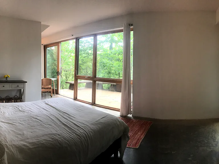 floor to ceiling windows & sliding door