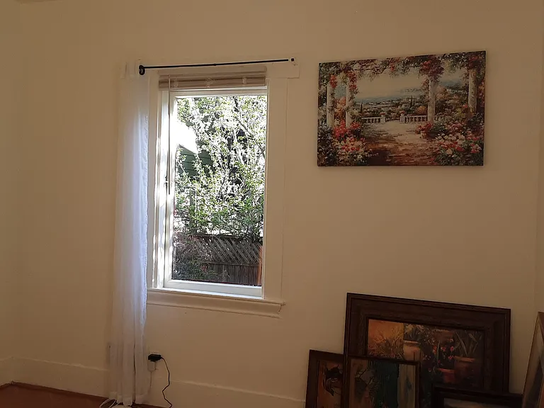 1084 Aileen St — Photo 4