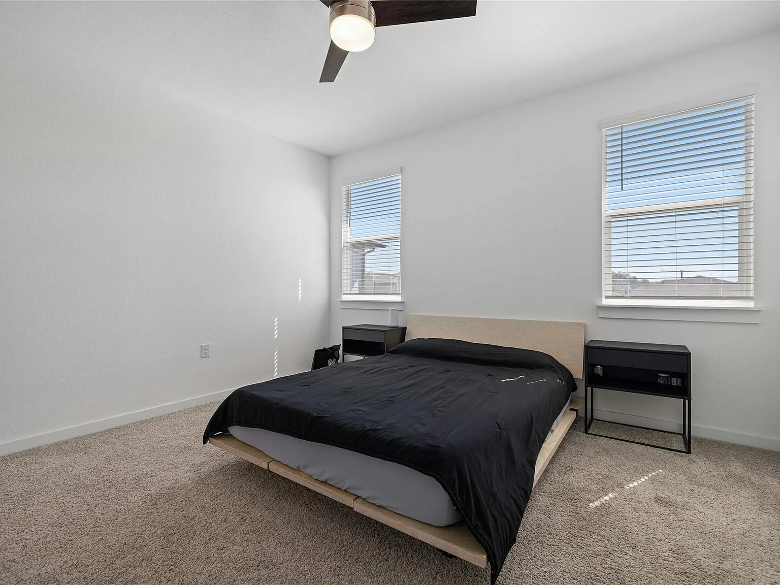 3 bed, 2.0 bath, 1472 sqft, $1,900 — Photo 4