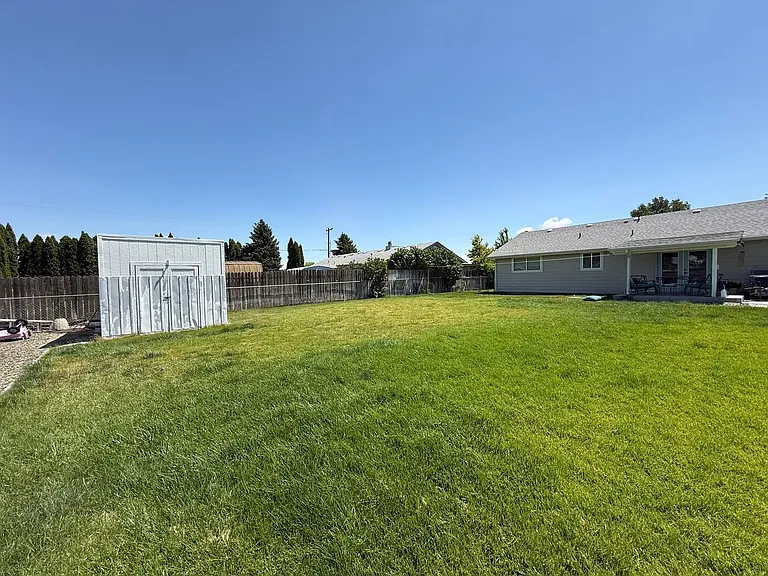 704 W 45th Pl — Photo 19