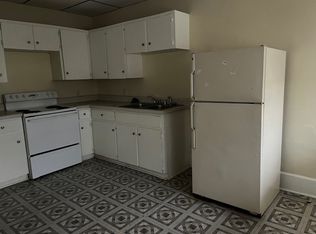 814 W 4th St APT 4, Waterloo, IA 50702