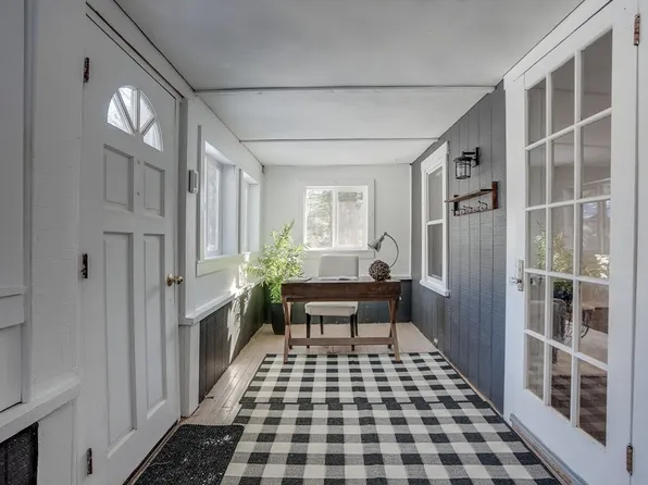 30 Lawrence St, Concord, NH 03301