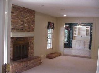 2405 Chimney Hill Dr, Arlington, TX 76012