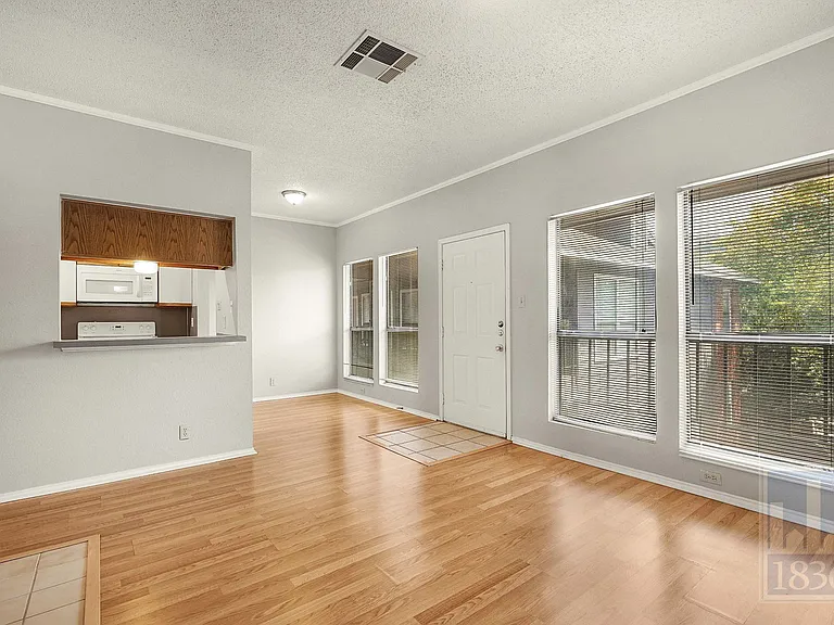 2804 Rio Grande St #303 — Photo 7