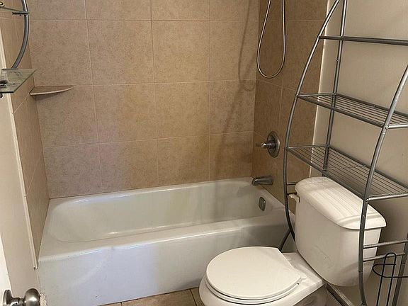 4th image of 400 N Riverside Drive #102