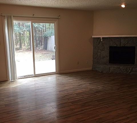 4th image of 1360 Pinnacle Dr