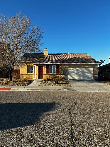 15548 Winona St Photo 1