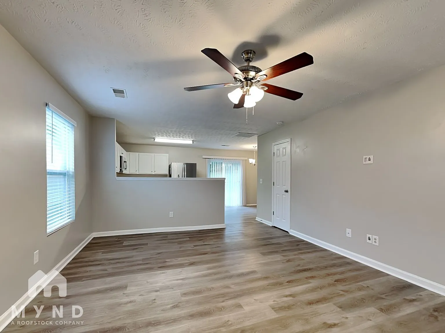 3 bed, 2.5 bath, 1878 sqft, $2,179 — Photo 3
