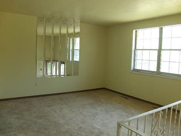 4th image of 2152 Meadowview Dr