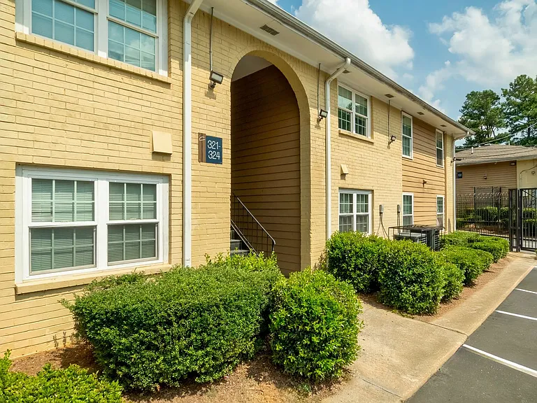 Crystal Heights Apartments — Photo 8