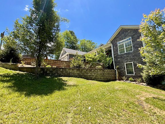 3rd image of 351 Oak Hollow Cir