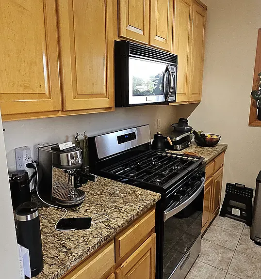 3102 Harding Ave — Photo 4