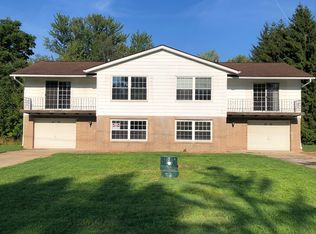 3279 Pikeview Dr, Barberton, OH 44203