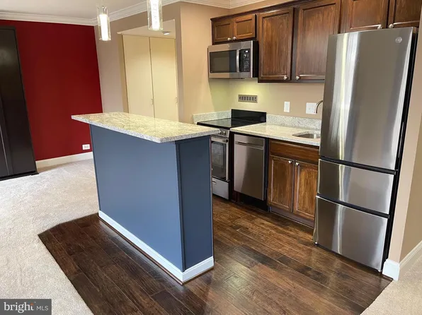 7505 Democracy Blvd APT 412, Bethesda, MD 20817
