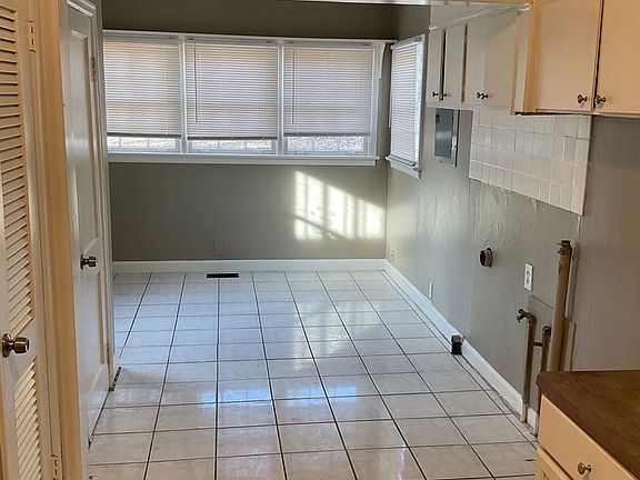 3rd image of 920 47th St W