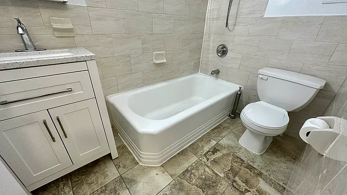 Rented by HOLTON REAL ESTATE INC. | media 8