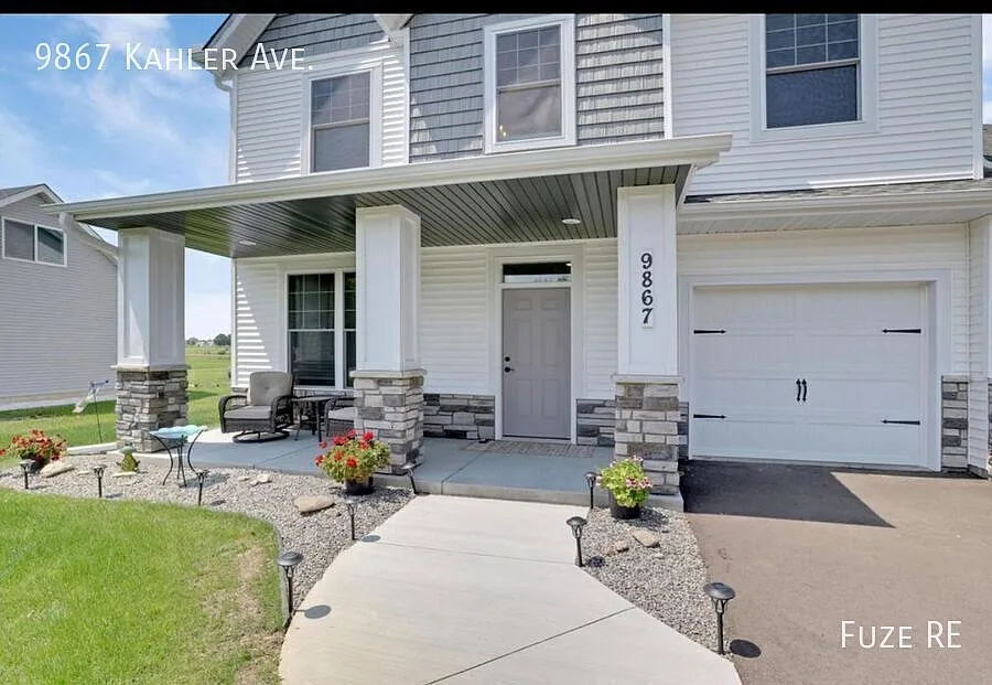 Stunning 2 Story on Golf Course! — Photo 2