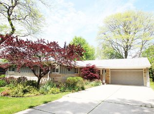 7104 N Crossway Rd, Fox Pt, WI 53217