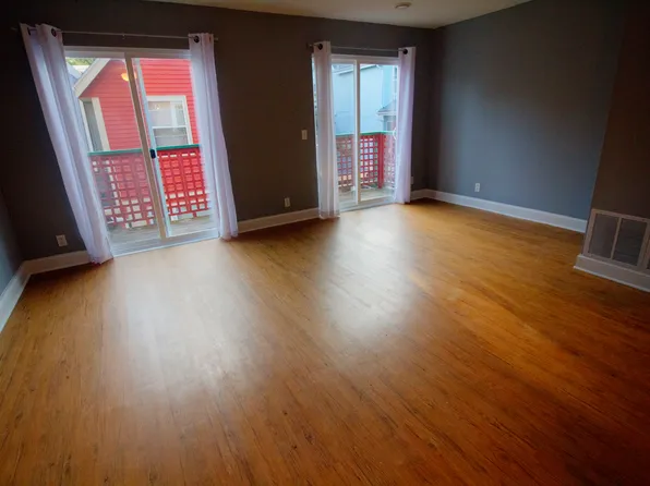 8648 S Market Pl #2, Oak Creek, WI 53154